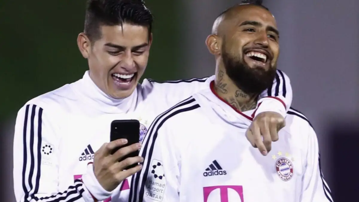 Arturo Vidal conversó con James Rodríguez para fichar por Colo-Colo.
