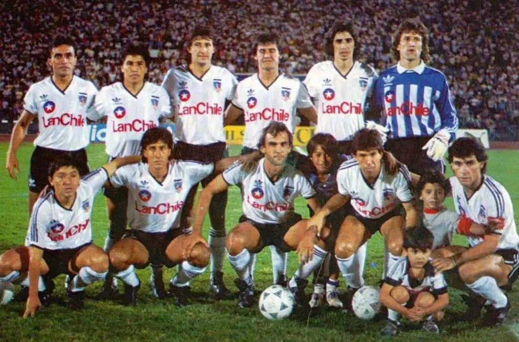 El portero de Colo-Colo en 1987 todavía no usaba la camiseta amarilla.