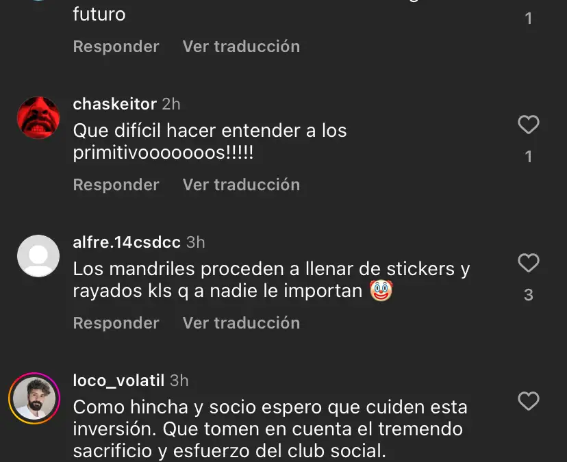 Hinchas de Colo-Colo haciendo importante llamado por arreglos al Estadio Monumental.