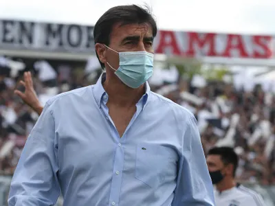 Gustavo Quinteros no lo puede creer y Colo-Colo tendrá otra baja para enfrentar a la UC