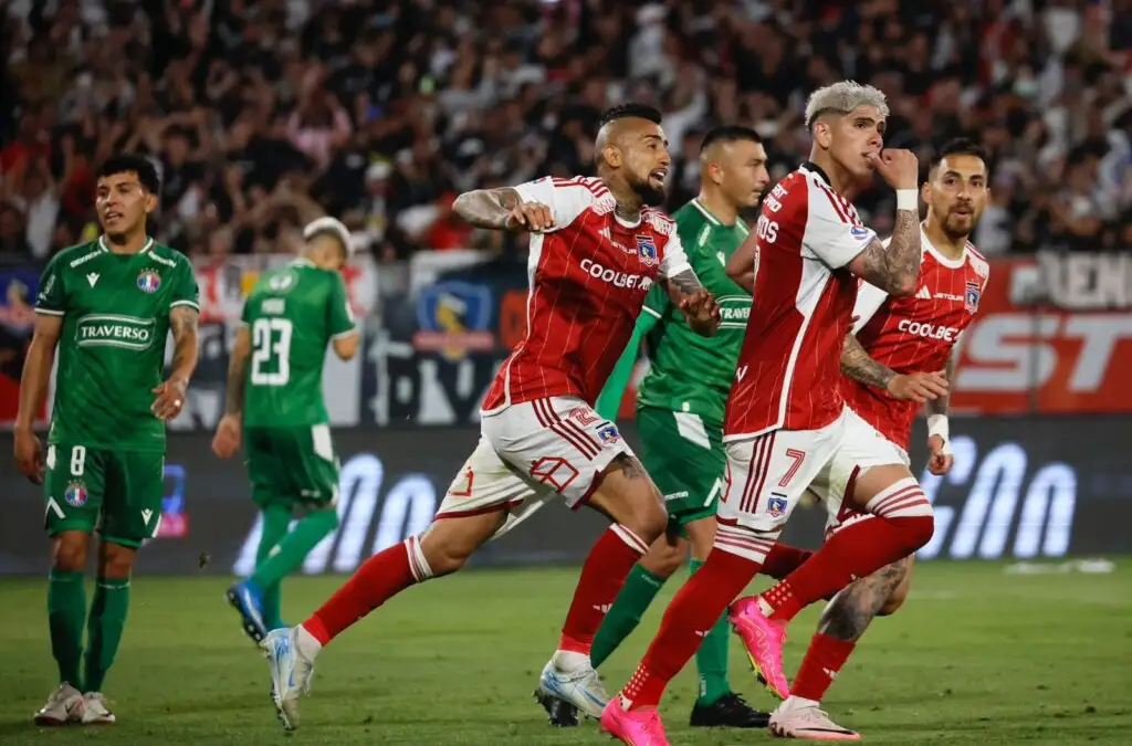 Colo-Colo venció a Audax Italiano por 2-1.