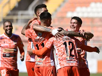 ¿Reemplazo de Miiko? Colo-Colo pone sus ojos en joven lateral de la Primera B