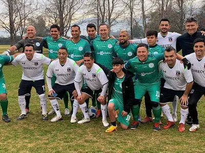 Arturo Vidal reunió a ex emblemas de Colo-Colo y los derrotó con su querido Rodelindo Román