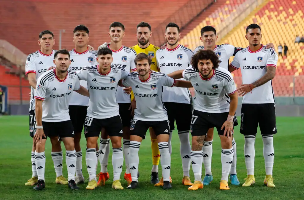 Foto oficial de la formación de Colo-Colo en el partido ante Unión Española.