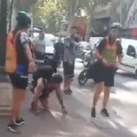 [VIDEO] Violencia desatada: Hinchas de Colo-Colo son agredidos tras protagonizar incidentes en Mendoza