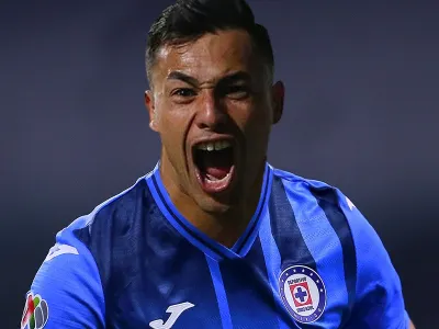 De amor y odio: Hinchas de Cruz Azul reaccionaron al debut de Iván Morales