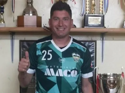 Ex jugador de Colo-Colo hace noticia por marcar tremendo gol en el torneo amateur