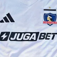[VIDEO] Reconocido cantante internacional sorprendió al promocionar su nueva canción con camiseta de Colo-Colo