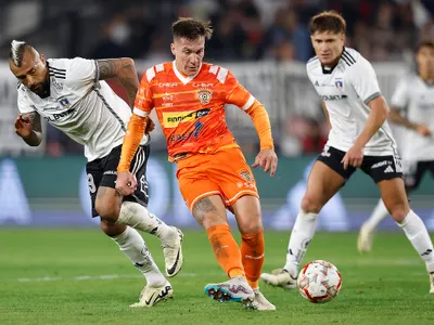 [VIDEO] Múltiples críticas: La jugada que desató la polémica en el duelo entre Colo-Colo y Cobreloa