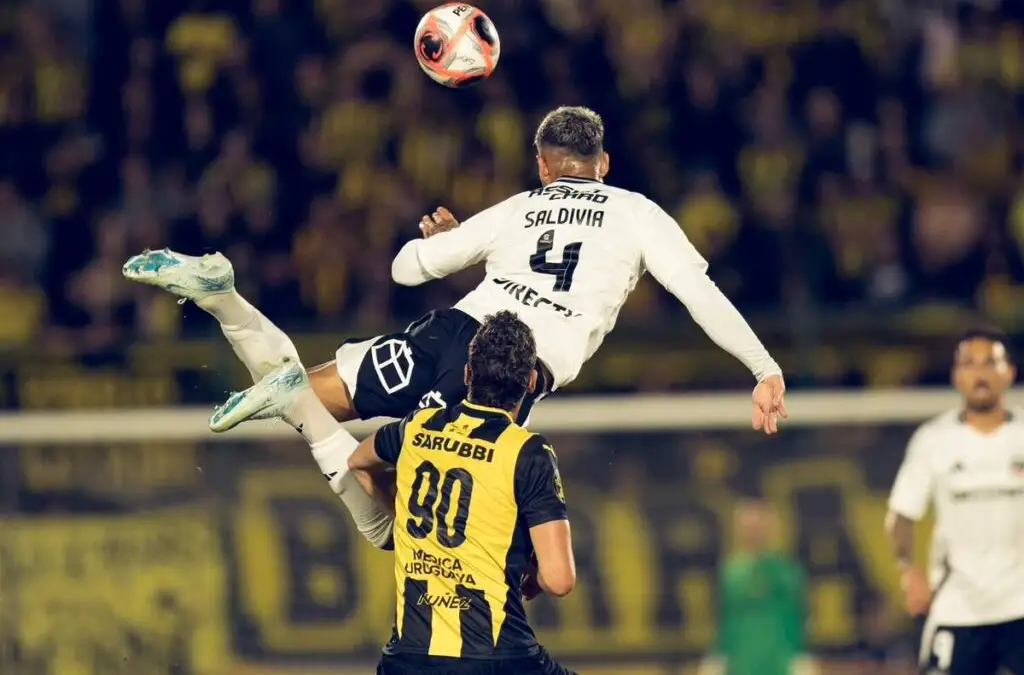 Alan Saldivia podrá jugar ante Huracán a pesar de su expulsión frente a Peñarol.