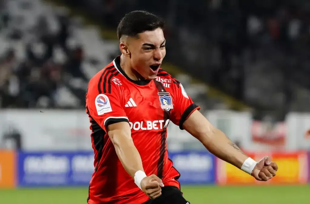Jordhy Thompson debutó en Colo-Colo durante 2021.