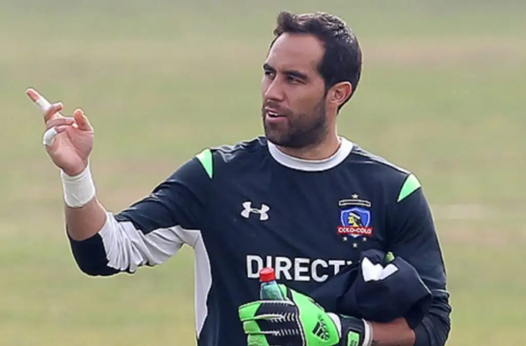 Claudio Bravo rechazó salir del retiro para volver a Colo-Colo.