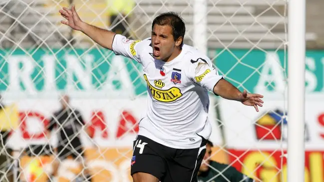 Gustavo Biscayzacú utilizó la camiseta 14 de Colo Colo