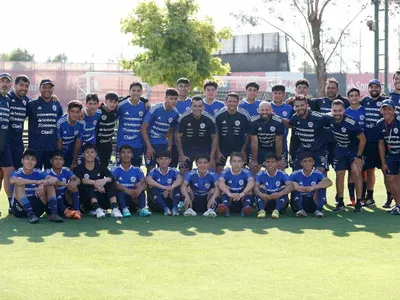 [FOTOS] Sorpresa total: Esteban Paredes se lució en entrenamiento de la Selección Chilena