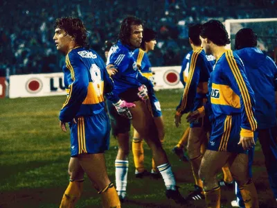 No pasó inadvertido: El cruce entre hinchas de Colo-Colo y ex jugador del Boca ‘91 en el partido ante River