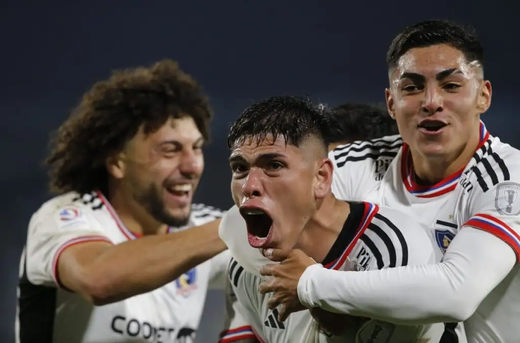 Jordhy Thompson volvió a jugar con la camiseta de Colo-Colo y anotó un gol ante Deportivo Cali.