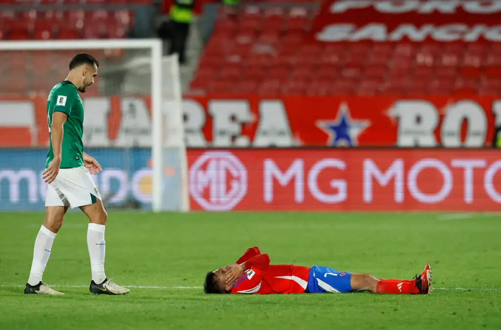 Vicente Pizarro recibió un codazo en el rostro en el partido frente a Bolivia.
