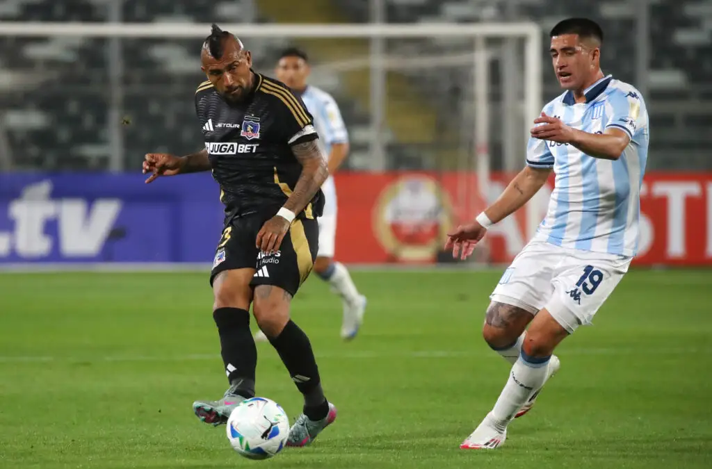 Colo-Colo visitará a Racing en un partido con tintes de final.