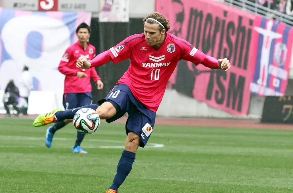 Diego Forlán fue sondeado por Colo-Colo en 2014.