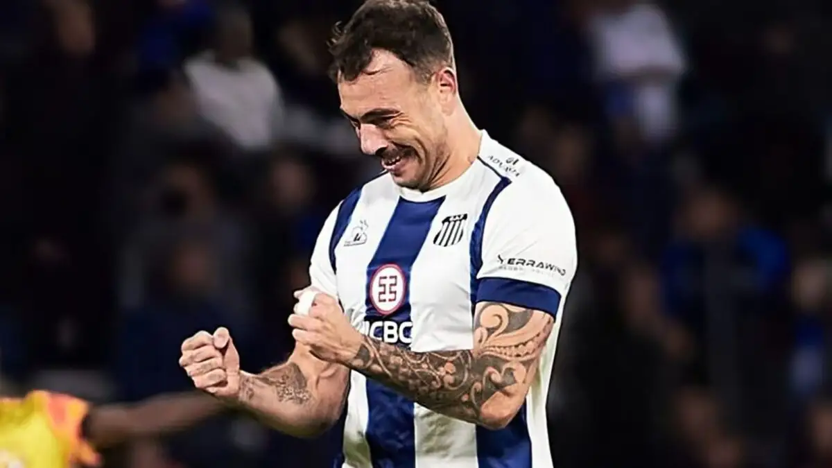 Matías Catalán con la camiseta de Talleres de Córdoba.
