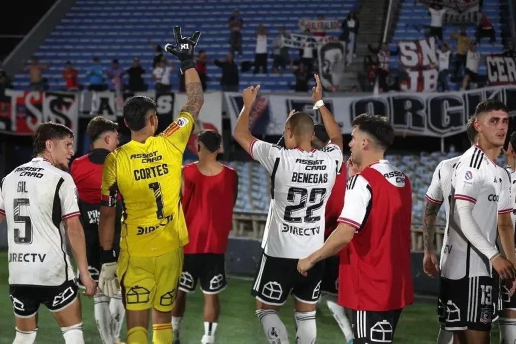 Jugadores de Colo-Colo celebrando el triunfo sobre Rosario Central