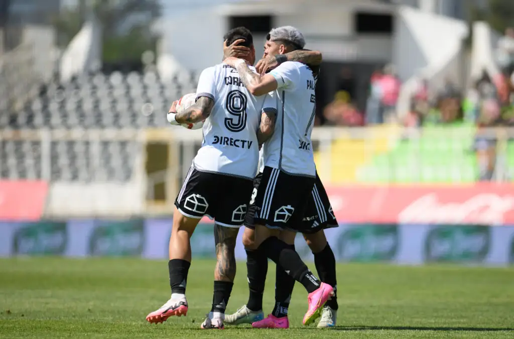 Colo-Colo derrotó a Palestino y volvió al primer puesto del Campeonato Nacional.