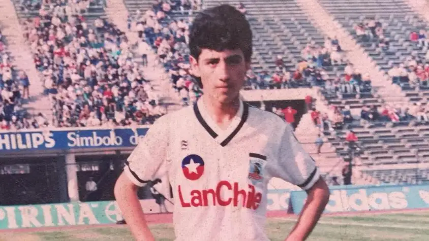 Nelson Sandoval con la camiseta de Colo-Colo.