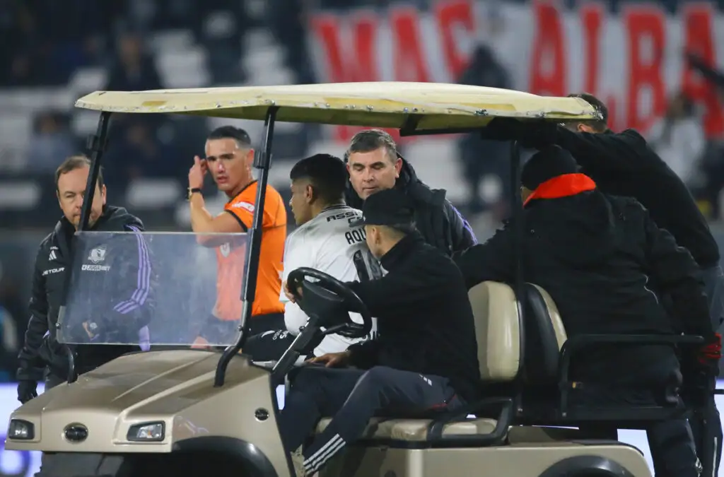 Claudio Aquino salió lesionado en el duelo entre Colo-Colo y Cobresal.