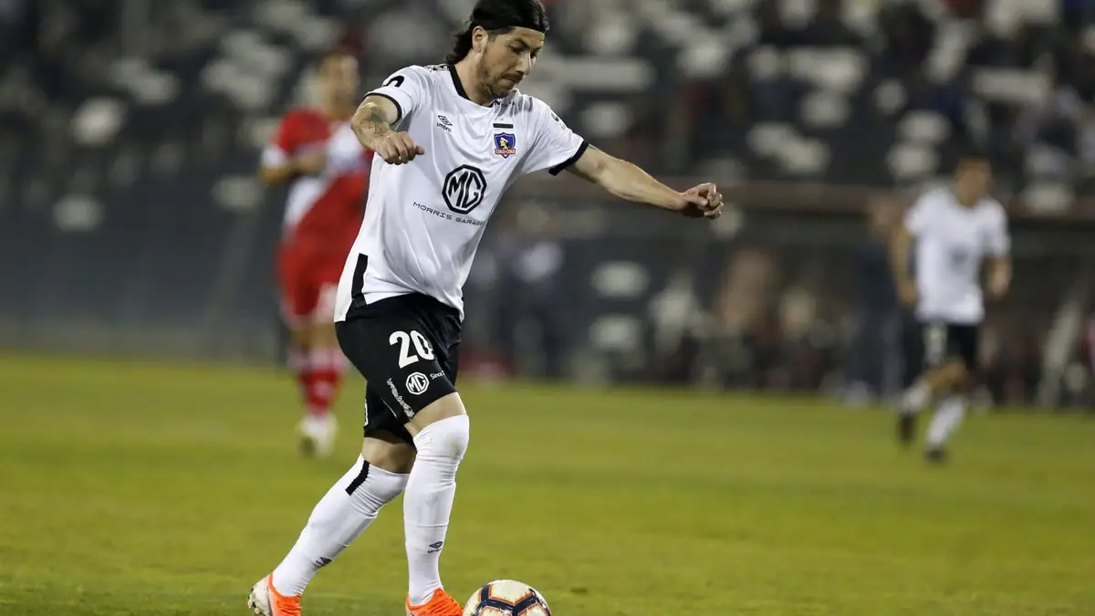Futbol, Colo Colo vs Curico Unido. Segunda fecha, segunda vuelta Campeonato 2019. El jugador de Colo Colo Jaime Valdes disputa el balon contra Curico Unido durante el partido de primera division realizado en el estadio Monumental de Santiago, Chile. 04/08/2019 Raul Zamora/Photosport Football, Colo Colo vs Curico Unido. Second date, second round Championship 2019 Colo Colo’s player Jaime Valdes battles for the ball against Curico Unido during the first division football match held at the Monumental stadium in Santiago, Chile. 04/08/2019 Raul Zamora/Photosport