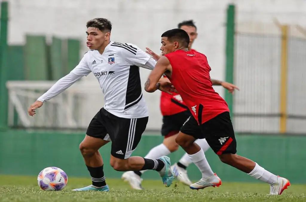 Carlos Palacios vive su sueño de vestir la camiseta de Colo-Colo.