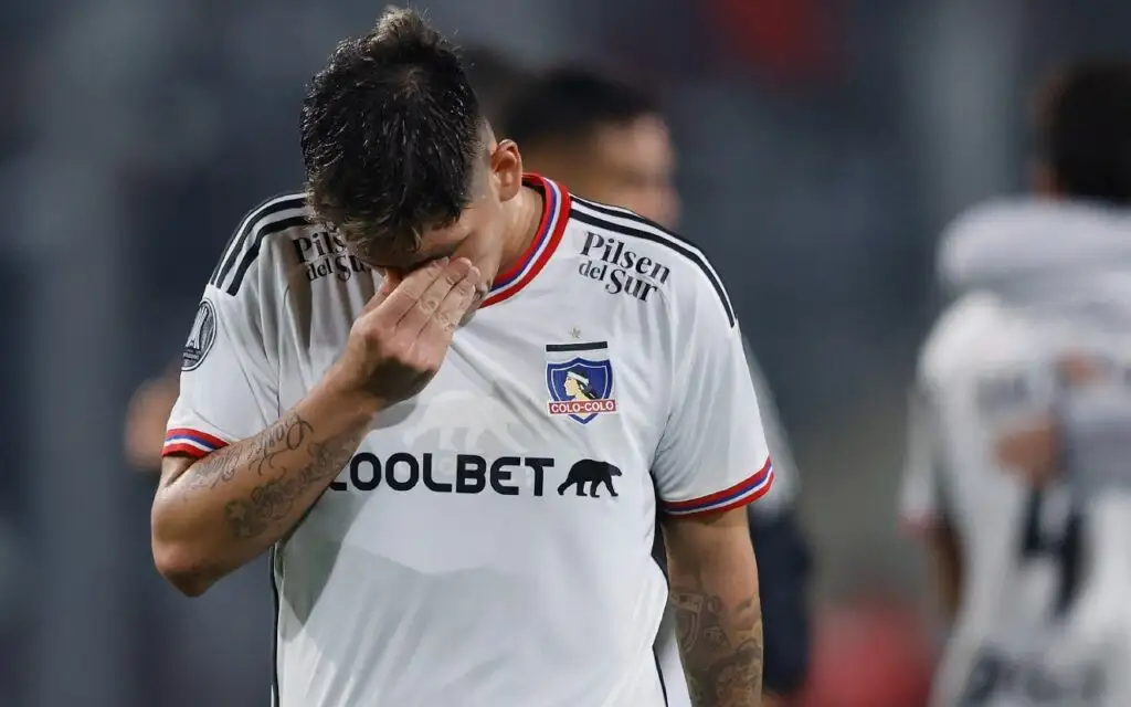 Carlos Palacios sigue sin brillar en Colo-Colo.
