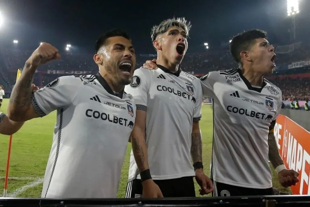 Jugadores de Colo-Colo celebrado el gol frente a Cerro Porteño