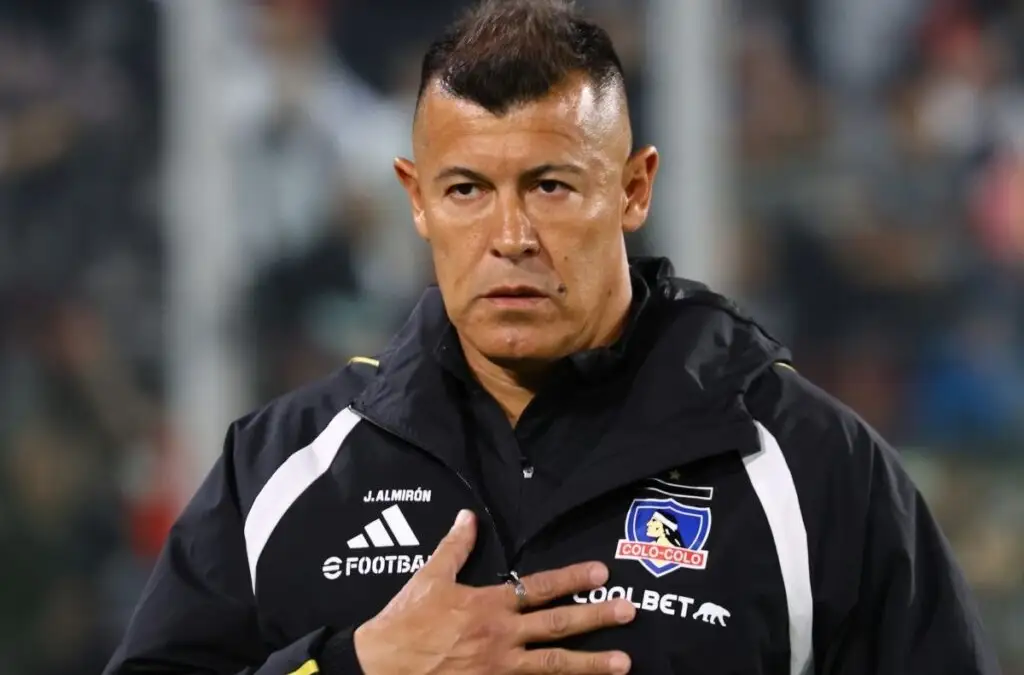 Jorge Almirón está a la espera de la sanción que le impondrá el Tribunal de Disciplina de la ANFP.