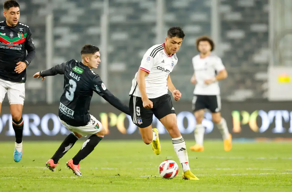 Damián Pizarro no pudo marcar ante Palestino.