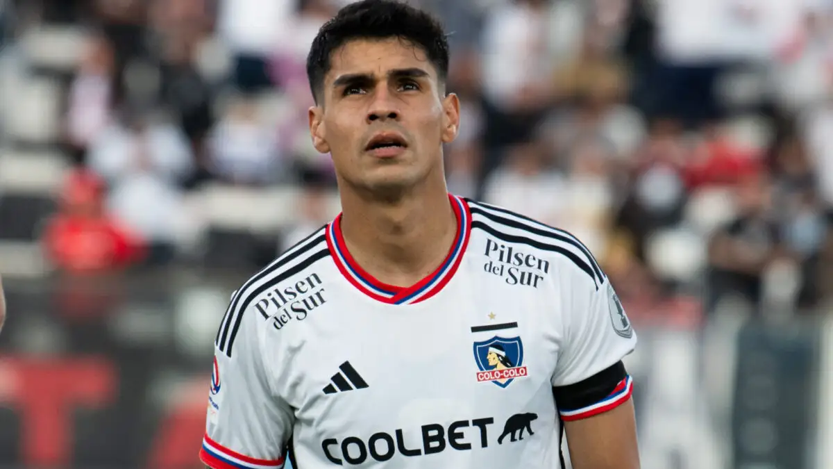 Erick Wiemberg con la camiseta de Colo-Colo