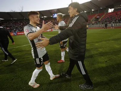 ¿Por qué sigue jugando Leonardo Gil de enganche? Gustavo Quinteros justificó su decisión