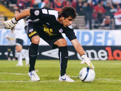 El plan que estaría preparando Colo-Colo para traer a Claudio Bravo