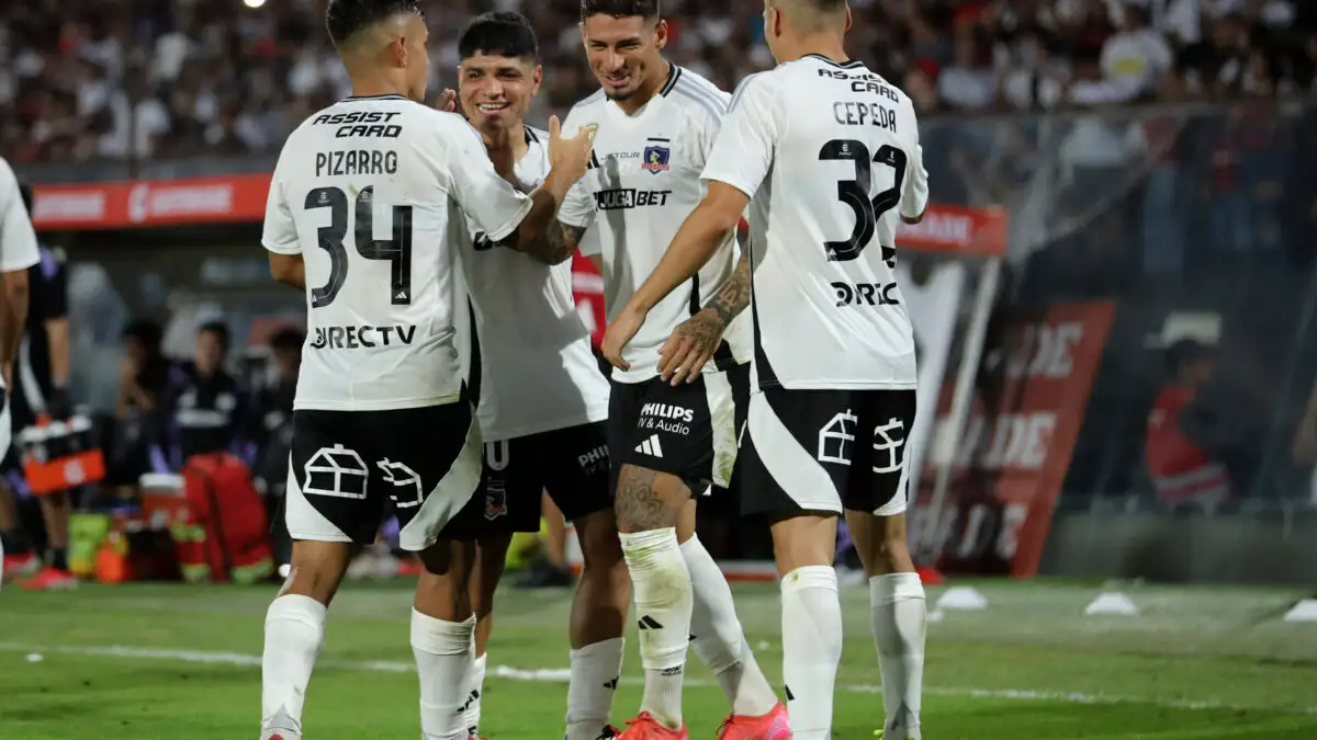 Colo-Colo superó a Everton de Viña del Mar por 2-0.
