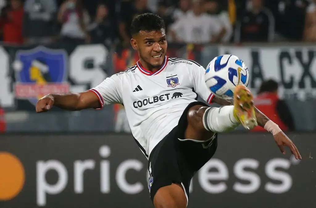 Daniel Gutiérrez con la camiseta de Colo-Colo