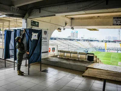 [Fotos]: ¿Ganará alguna vez? Hincha de la ‘U’ se robó miradas en el Estadio Monumental