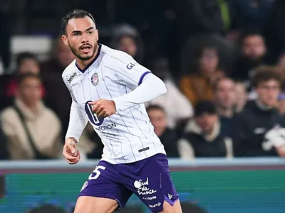 Gabriel Suazo no lo pasa bien en el Toulouse y recibe un duro revés en sus aspiraciones en la Ligue 1