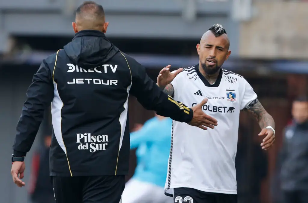 Jorge Almirón revela que Arturo Vidal podría sumar minutos frente a Junior.