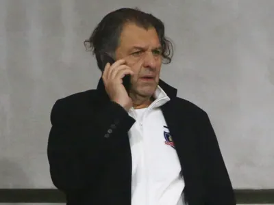No se vio por TV: El acalorado encontrón de Aníbal Mosa en las tribunas del Estadio Nacional