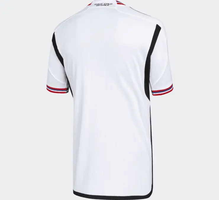 Parte posterior de la nueva camiseta de Colo-Colo para la temporada 2023.