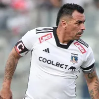 «Tiene que haber un respeto»: Esteban Paredes se alza por la ausencia de los capitanes de Colo-Colo