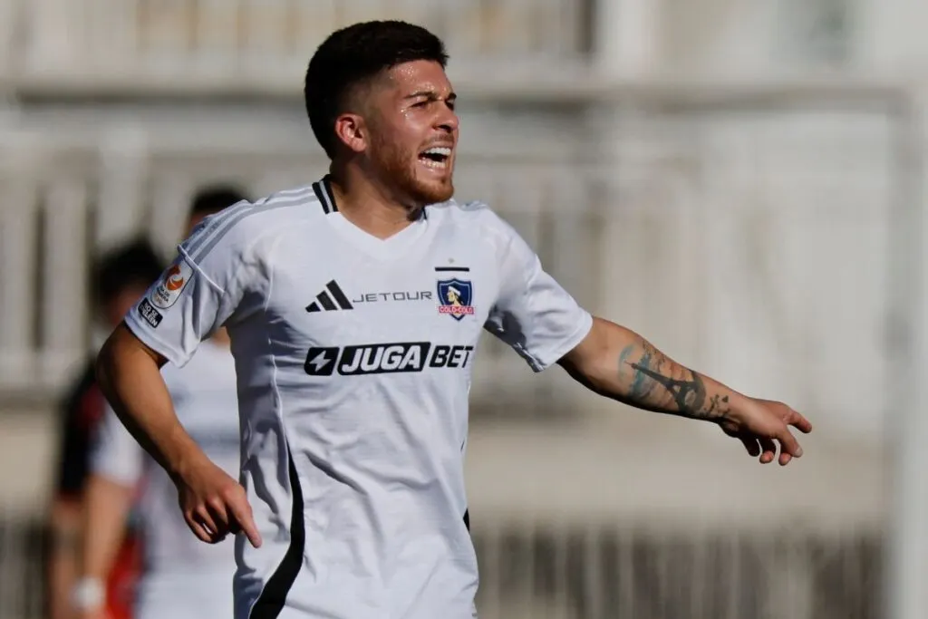 Víctor Felipe Méndez disputando minutos con la camiseta de Colo-Colo