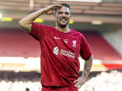 [VIDEO] Sentó a un rival: Mark González marcó un nuevo gol en partido de leyendas del Liverpool