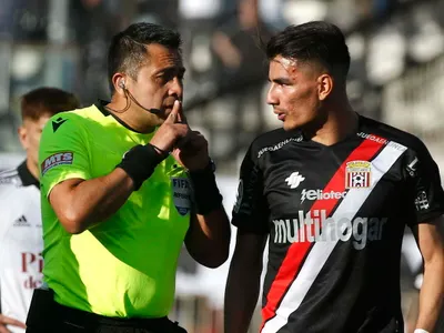 ¿Qué tal? Colo-Colo tomó una drástica decisión tras el polémico arbitraje de Julio Bascuñán