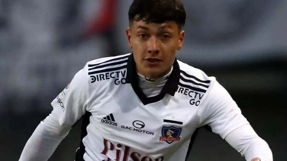 Cristián Zavala con la camiseta de Colo-Colo
