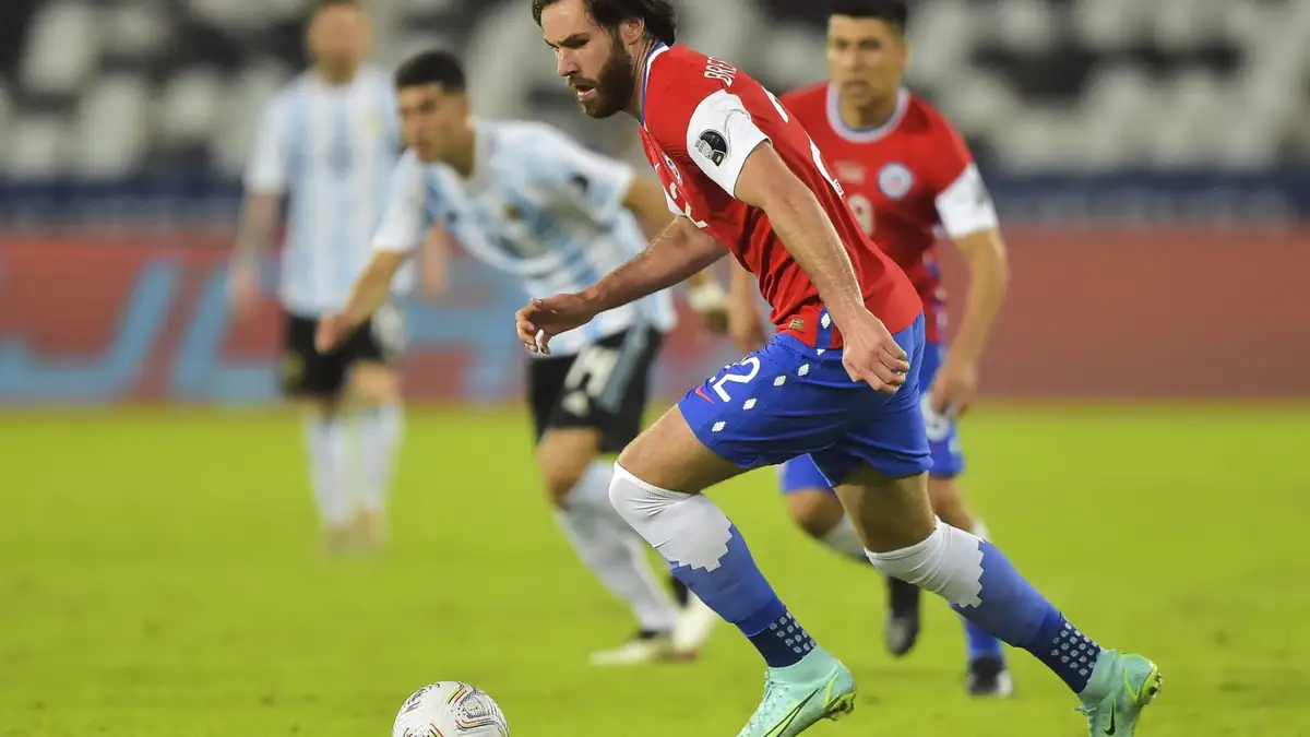 Futbol, Argentina vs Chile. Copa America Brasil 2021. El jugador de la seleccion chilena Ben Brereton es fotografiado durante el partido del grupo A de la Copa America contra Argentina disputado en el estadio Nilton Santos de Rio de Janeiro, Brasil. 14/06/2021 Thiago Ribeiro/AGIF/Photosport Football, Argentina vs Chile. 2021 Brazil Copa America Championship. Chile’s player Ben Brereton is pictured during the Copa America Championship against Argentina held at the Nilton Santos stadium in Rio de Janeiro, Brazil. 14/06/2021 Thiago Ribeiro/AGIF/Photosport